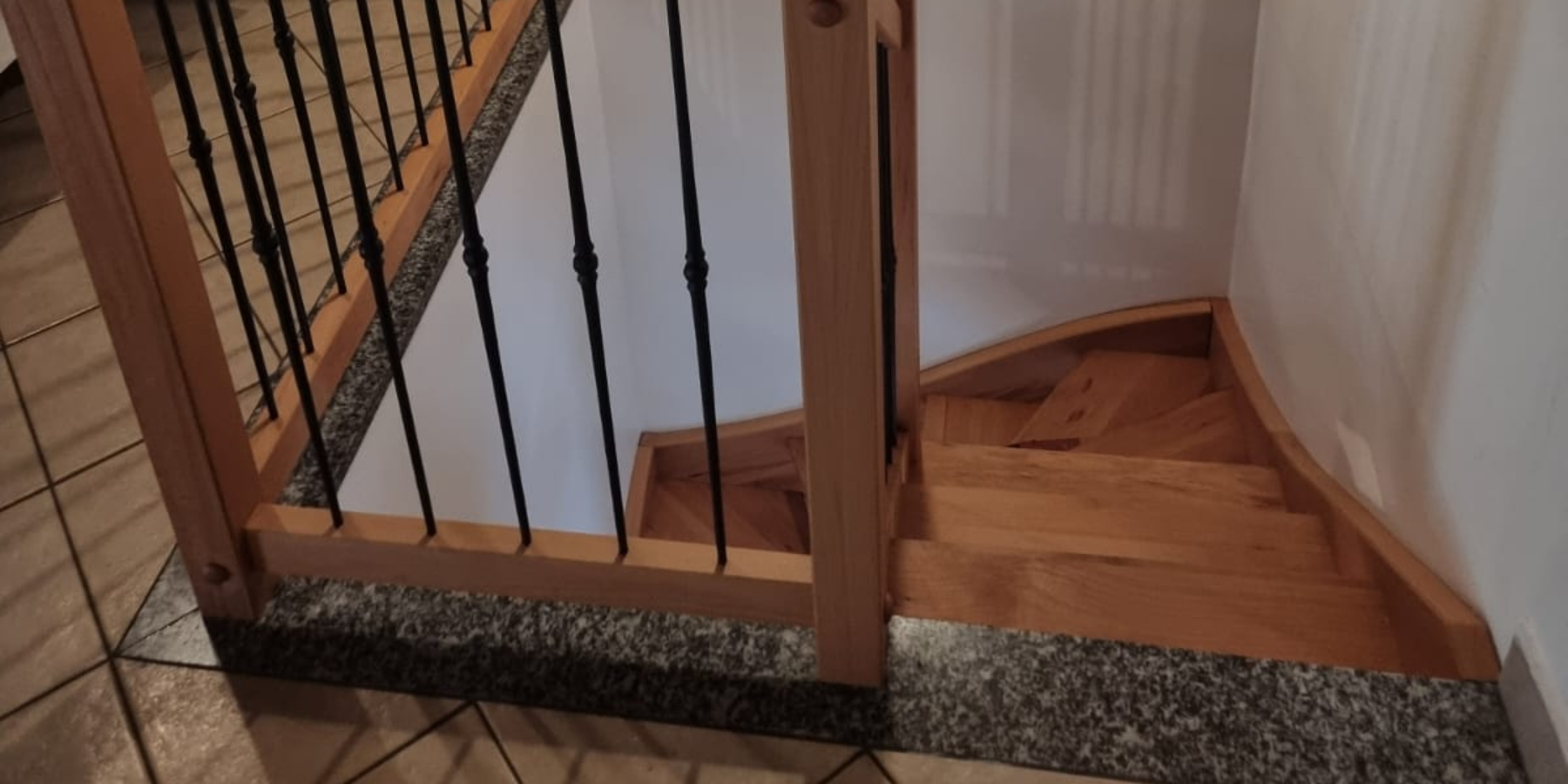 Sostituzione Scala A Chiocciola: Più Comfort E Spazio Con Una Scala A Giorno Su Misura: Immagine Elenchi