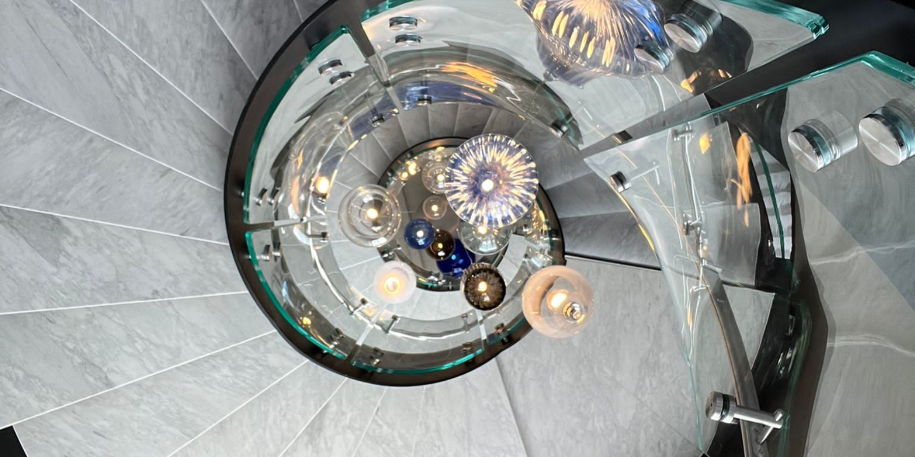 Scale Elicoidali Su Misura: Eleganza E Design Per Ambienti Unici: Immagine Elenchi